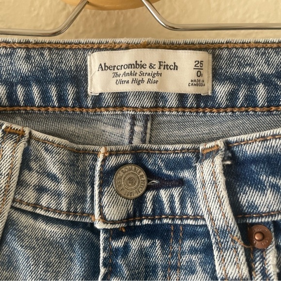 Abercrombie & Fitch Ankle Straight Ultra Highrise - Picture 2 of 4